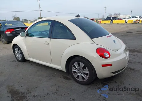 2010 Volkswagen New Beetle 2.5L from USA, damaged, VIN 3VWPG3AG4AM033988